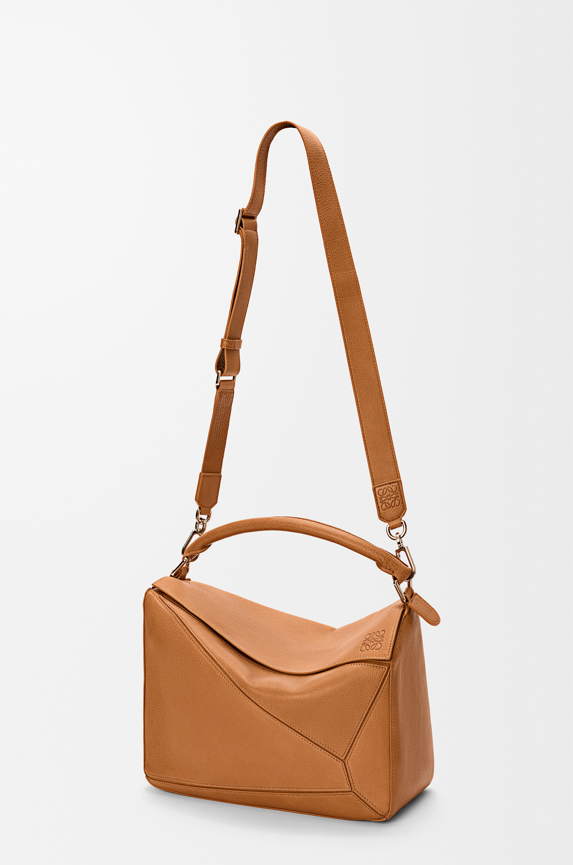 パズルバッグ ラージ（サプルグレインカーフ） ブラウン - LOEWE