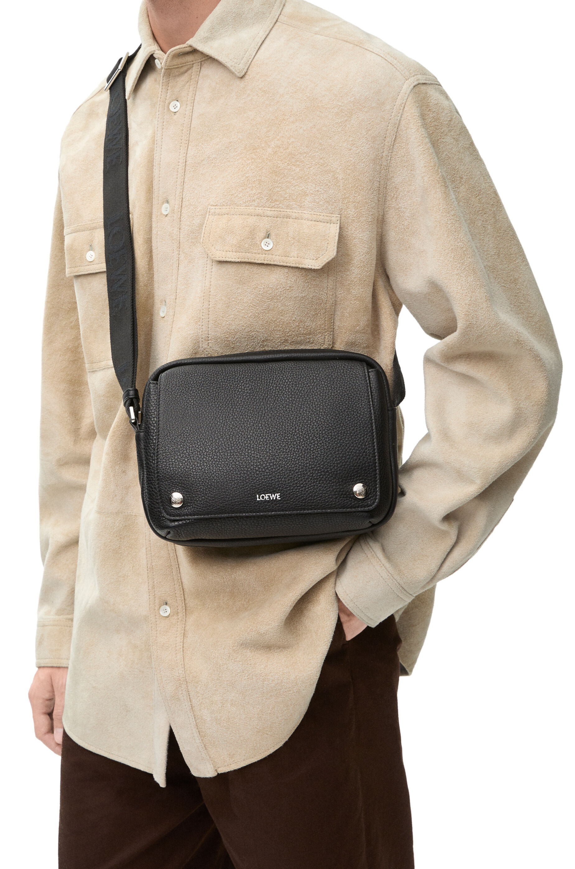 ペブル メッセンジャーバッグ XS（サプルグレインカーフ） ブラック - LOEWE