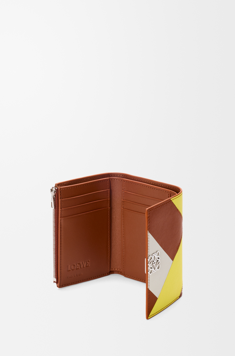 LOEWE アナグラム バーティカル ウォレット スモール（カーフ） マルチカラースクワラル