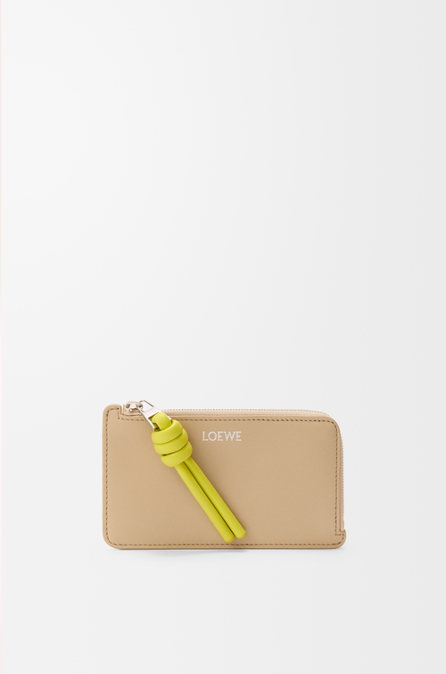 LOEWE ノット コインカードホルダー（シャイニーナパカーフ） ベージュ/レモン