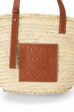 LOEWE 大号棕榈叶和牛皮革 Basket 手袋 原色/棕褐色 plp_rd