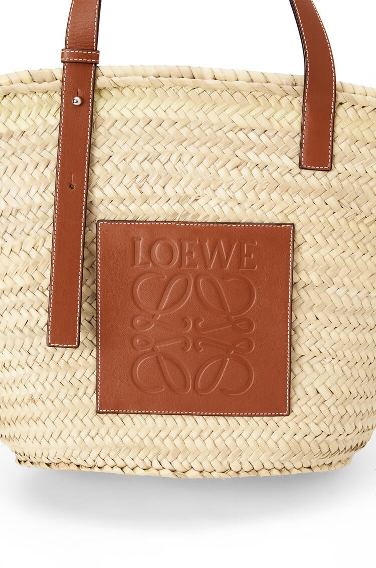 LOEWE Bolso Basket grande en hoja de palma y piel de ternera Natural/Bronceado