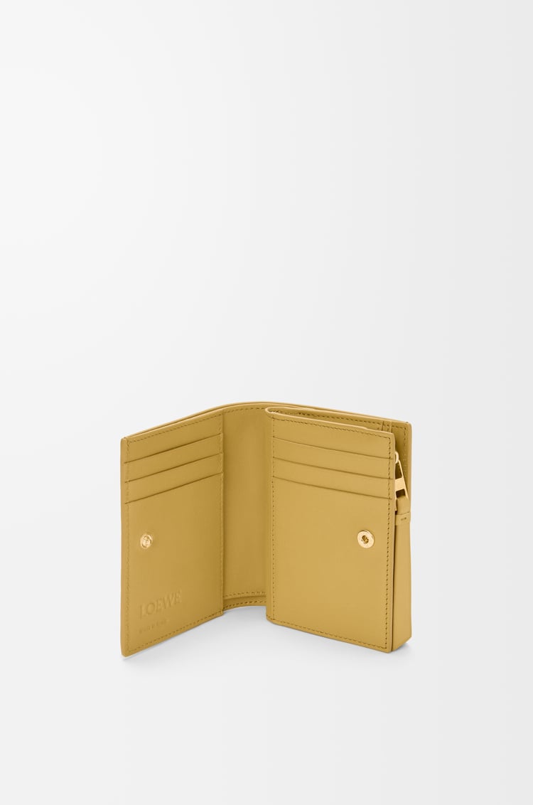 LOEWE Cartera compacta Puzzle en piel de ternera clásica Jengibre/Sal Marina