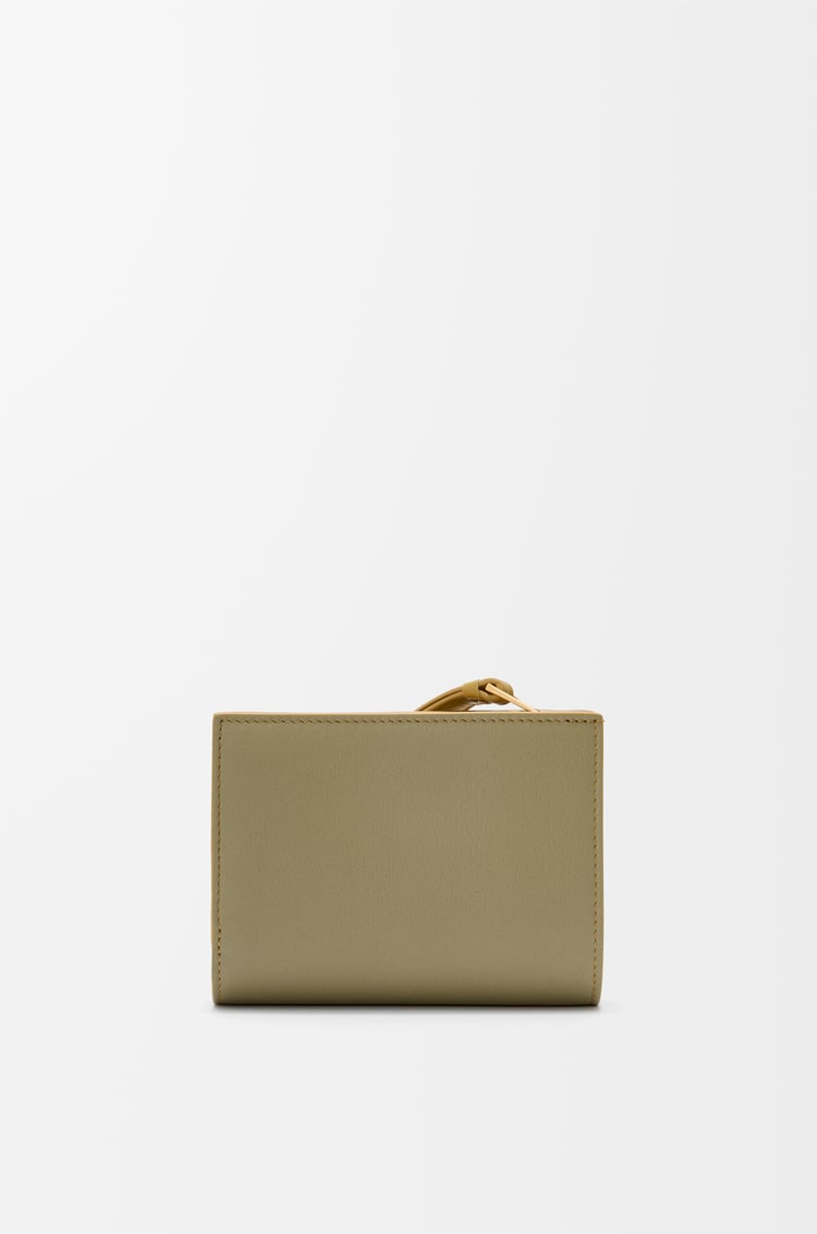 LOEWE Cartera compacta Puzzle en piel de ternera clásica Jengibre/Sal Marina