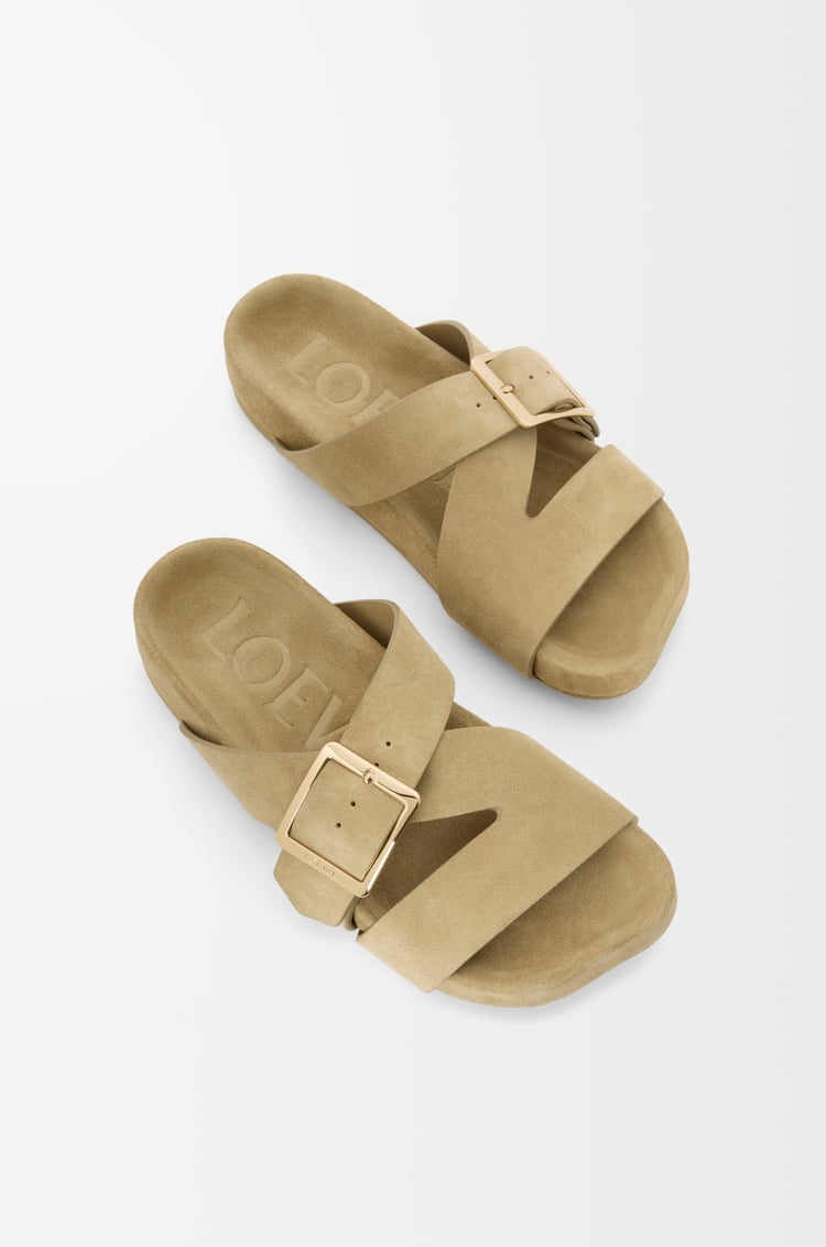 LOEWE Ease Buckle 麂皮涼鞋 撒哈拉色