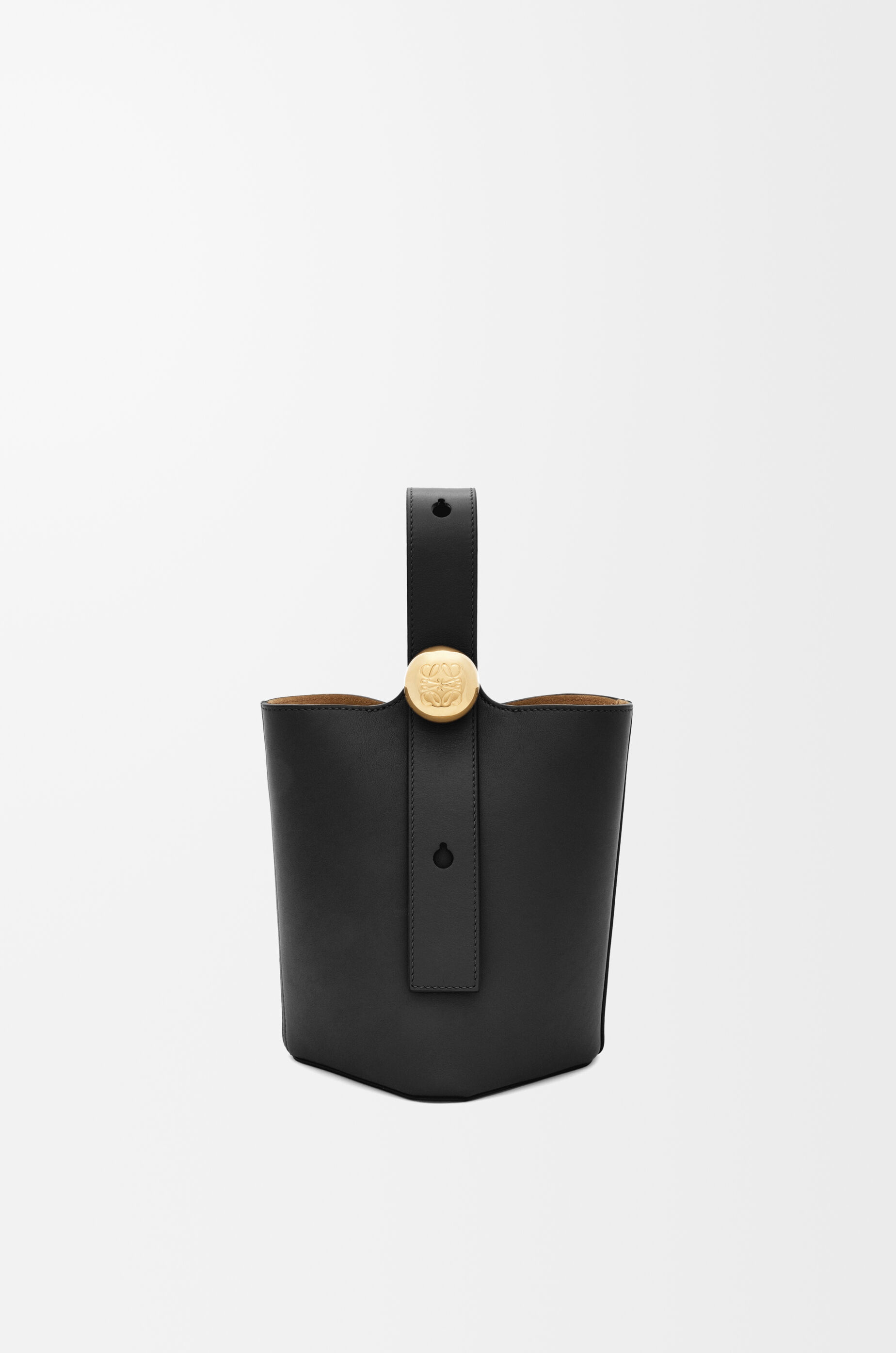 ペブル バケットバッグ ミニ（スムースカーフ） ブラック - LOEWE