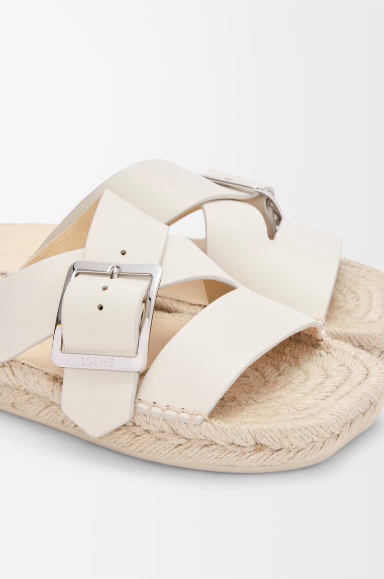 LOEWE ペタル エスパドリーユ スライド（ソフトカーフ） ホワイト