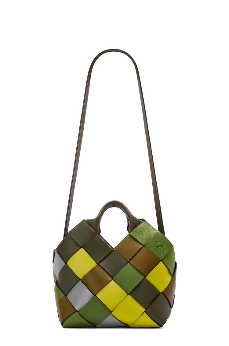 LOEWE Bolso Surplus Leather Woven Basket pequeño en piel de ternera Verde/Verde