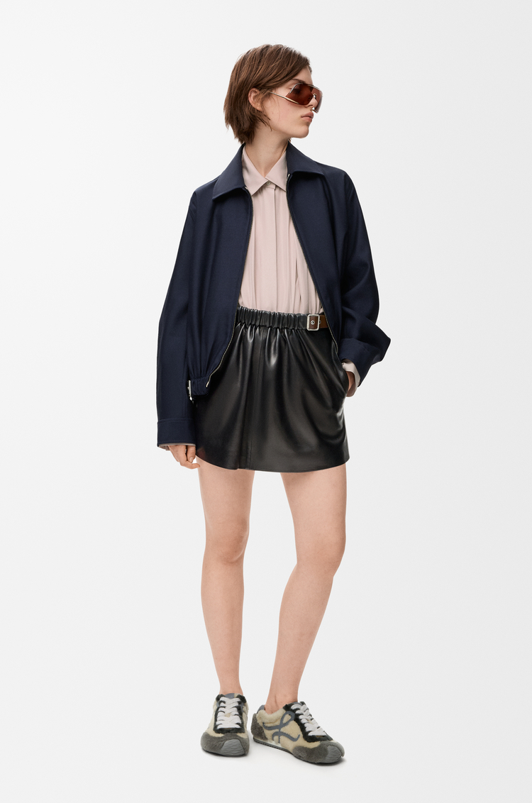 LOEWE Falda con cinturón en piel napa de cordero Negro