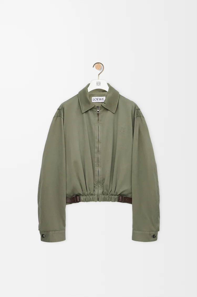 LOEWE Chaqueta con cinturón en algodón Verde Caqui