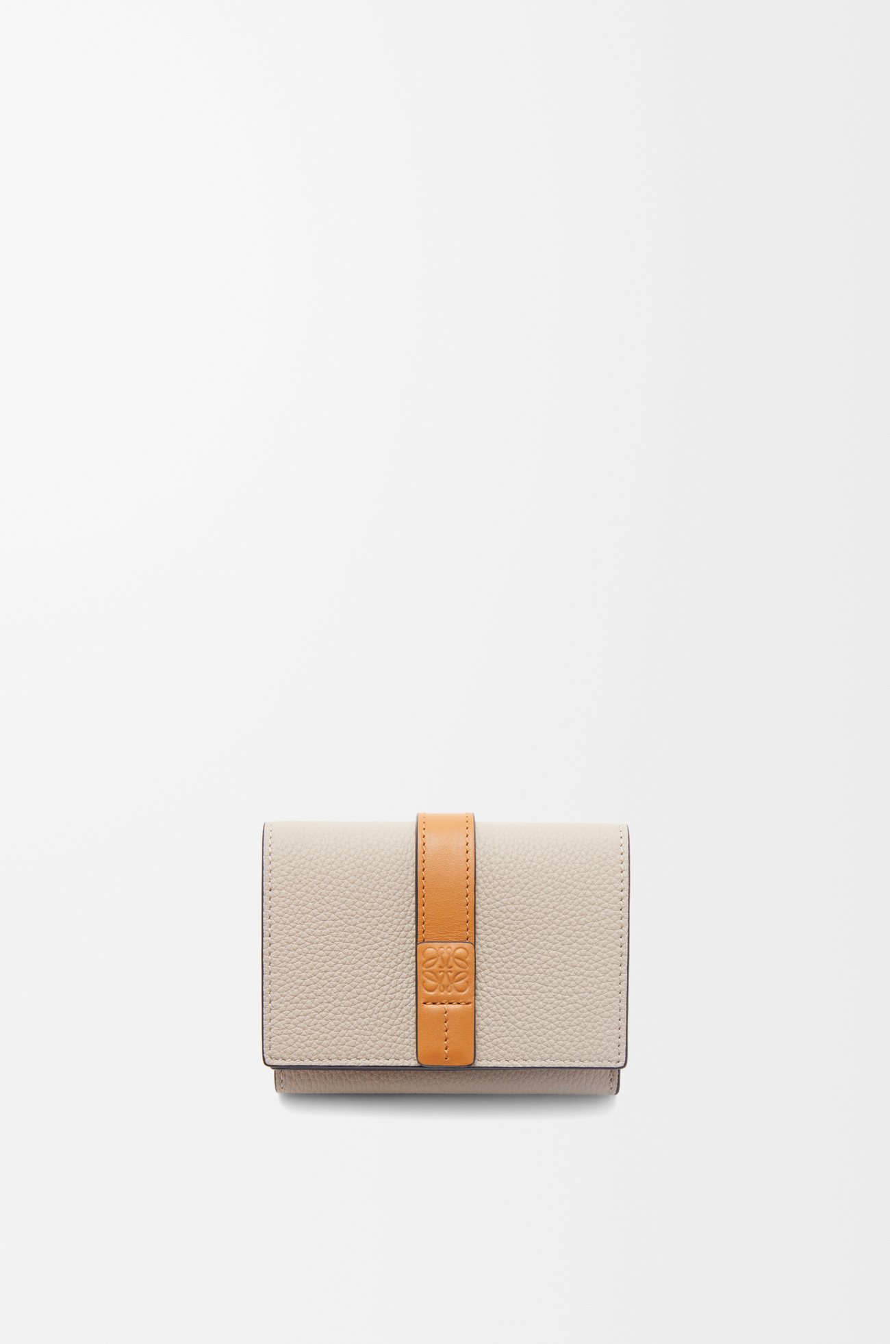 LOEWE Trifold wallet in soft grained calfskin Light Oat/Honey plp_rd
