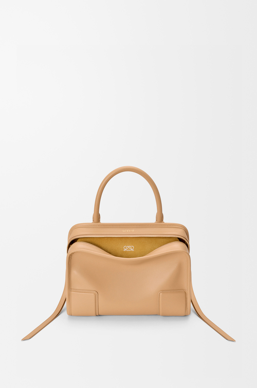 LOEWE Bolso Amazona 180 pequeño en piel de ternera suave Beige Seda/Mostaza