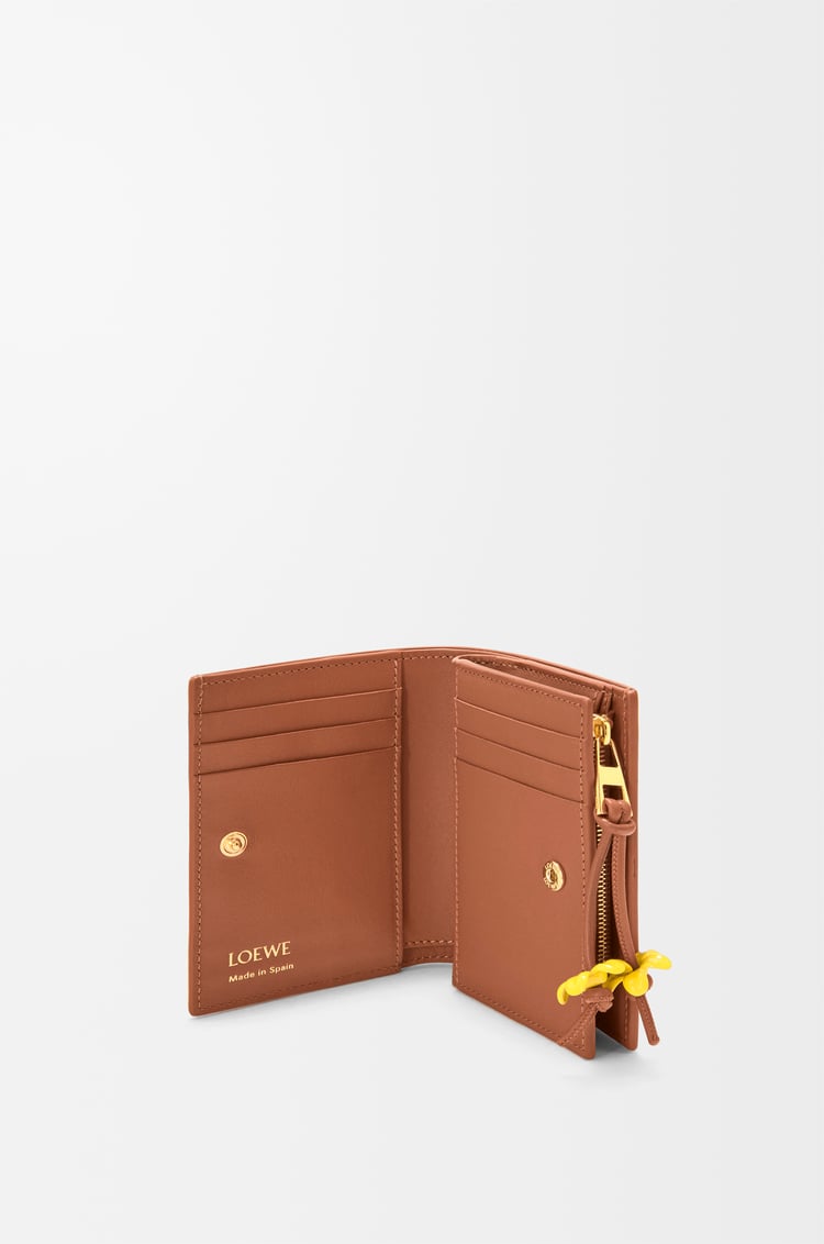 LOEWE コンパクト ウォレット（シャイニーナパカーフ） タン/サニー