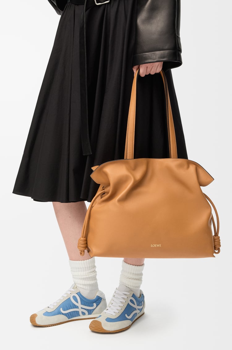 LOEWE Bolso Flamenco Clutch grande en piel napa de ternera Desierto Cálido