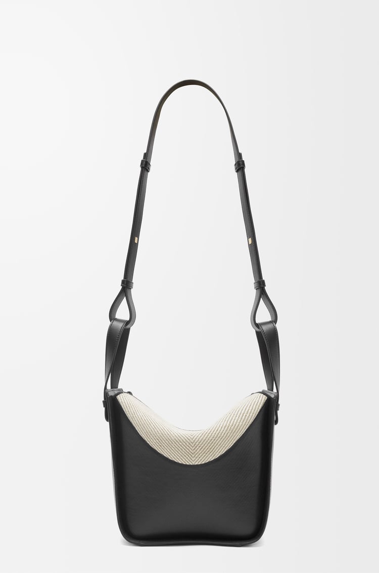 LOEWE Bolso Hammock Compact en piel de ternera y lona Negro