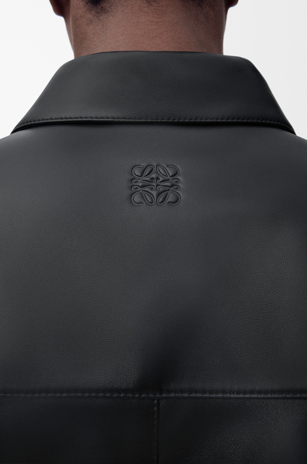 LOEWE Chemise à manches courtes en cuir d'agneau nappa Noir