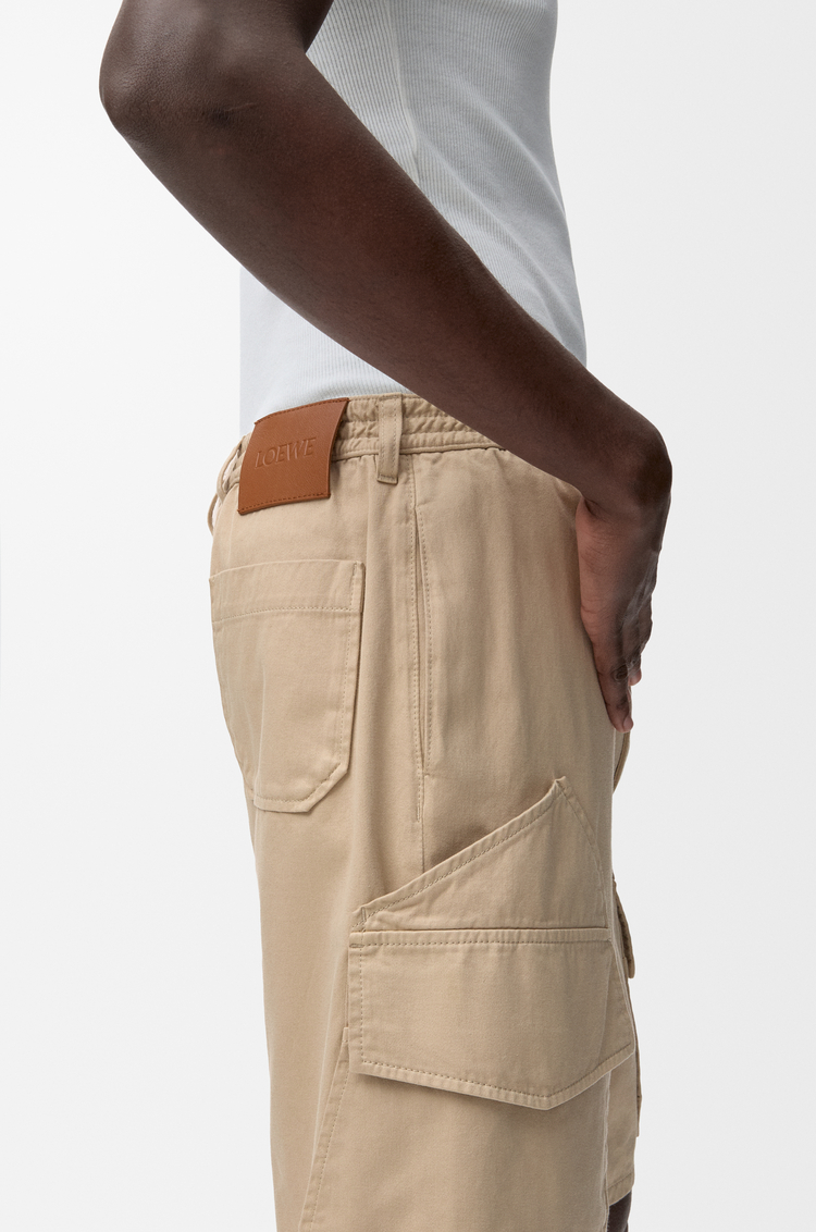 LOEWE Pantalón corto cargo en algodón Arena
