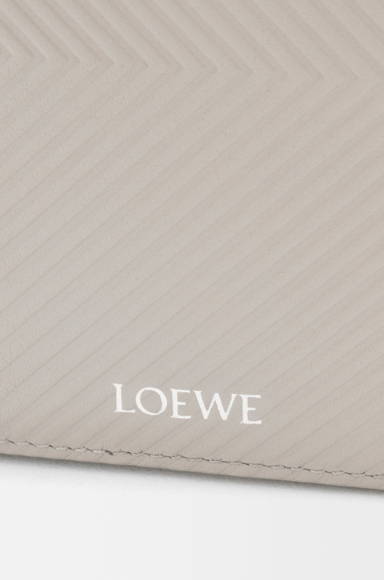 LOEWE Slim compact walllet in textured classic calfskin Shell Grey plp_rd