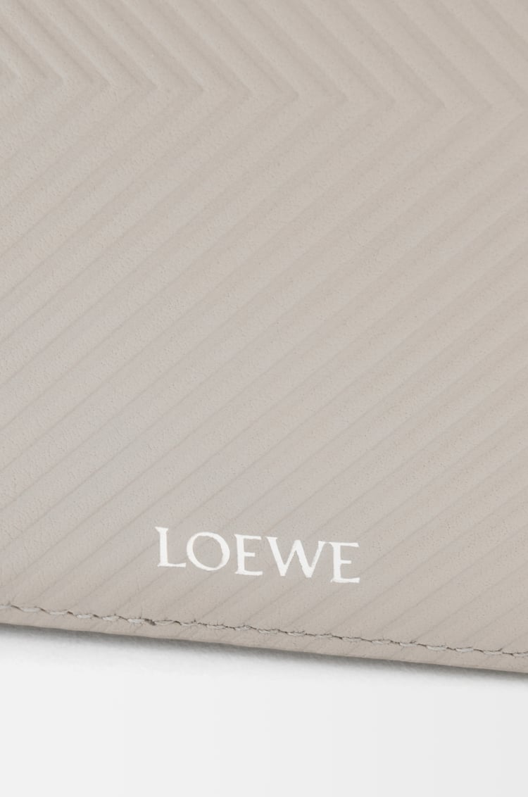 LOEWE スリム コンパクト ウォレット（テクスチャードクラシックカーフ） シェルグレー