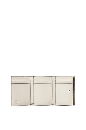 LOEWE Trifold wallet in soft grained calfskin Rosemary/Tan plp_rd