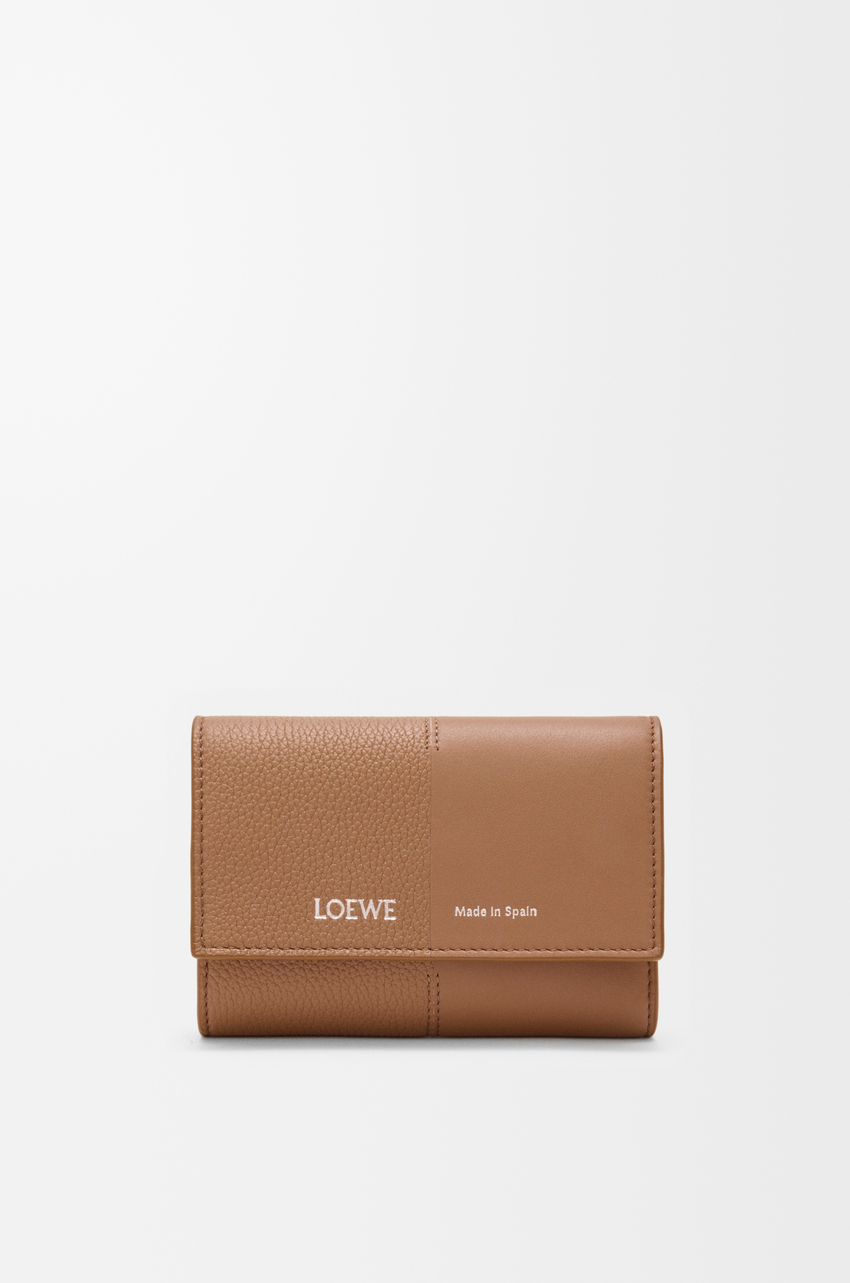 Small vertical wallet in smooth and grained calfskin