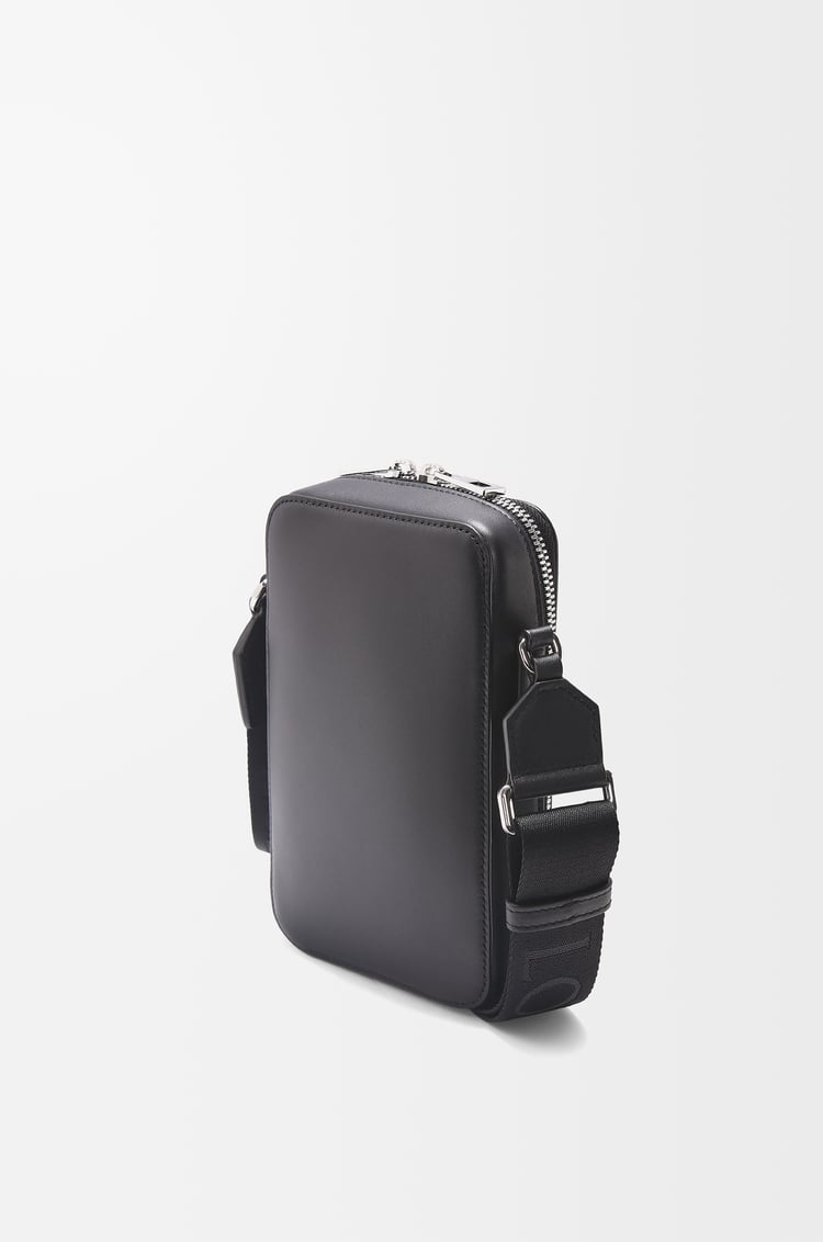 LOEWE Vertical crossbody pocket en piel de ternera Negro