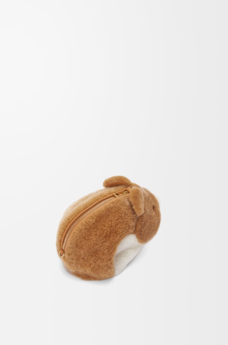 LOEWE 羊毛皮倉鼠包款 焦糖色