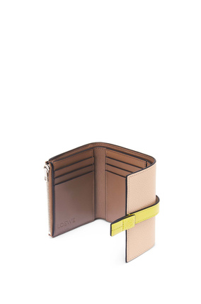 LOEWE Small vertical wallet in soft grained calfskin Nude/Citronelle plp_rd