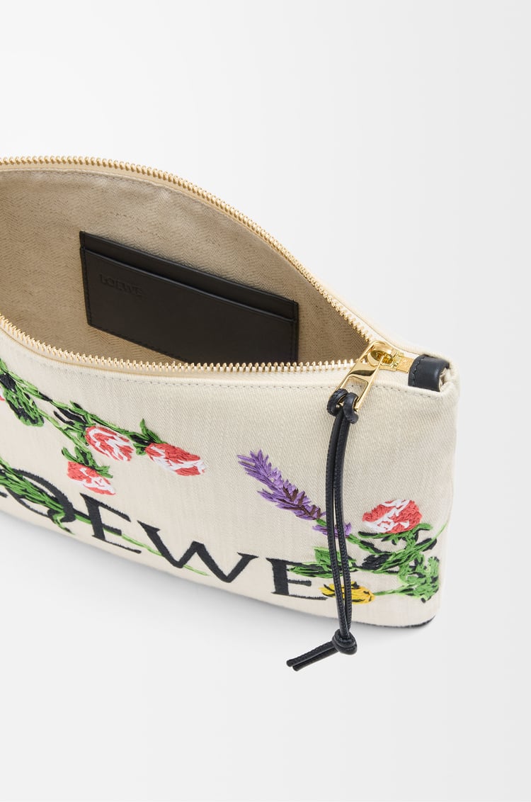 LOEWE Pouch mediano Oblong en tejido denim Crudo