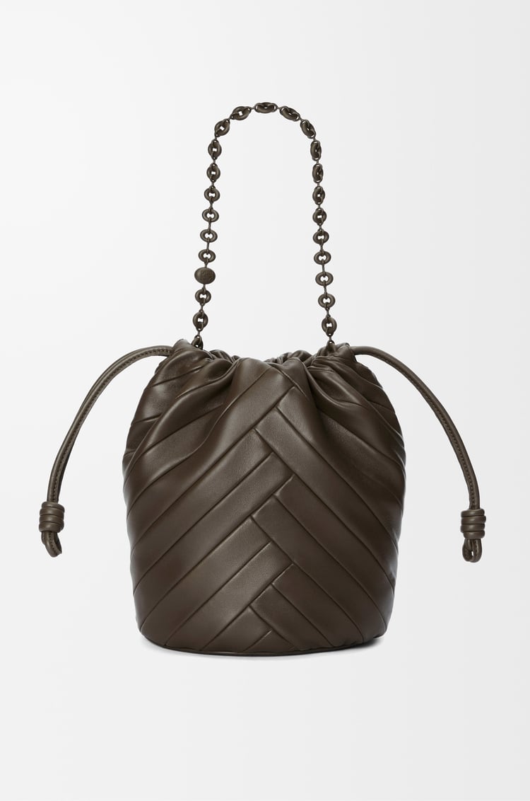 LOEWE Bolso Flamenco Purse Bucket mediano en piel napa de cordero Chocolate