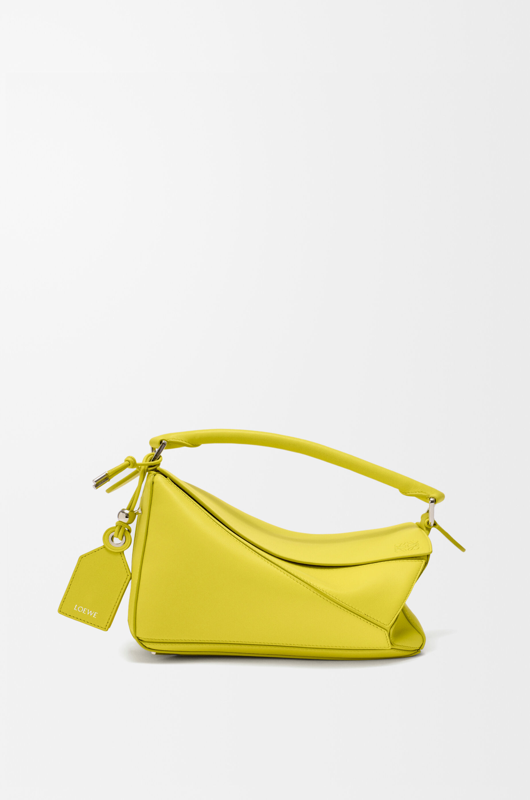 高級名入れバッグのギフトアイデア｜LOEWE - LOEWE