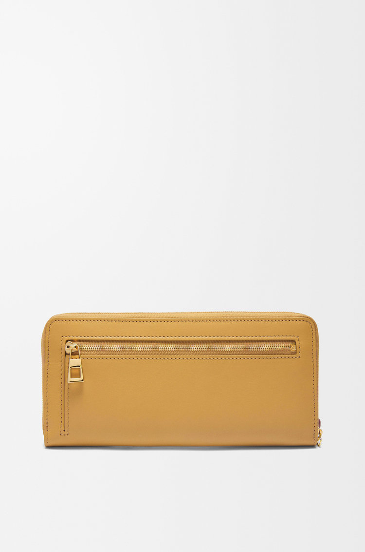 LOEWE Cartera con cremallera Knot en piel napa de ternera Sáhara/Carmesí