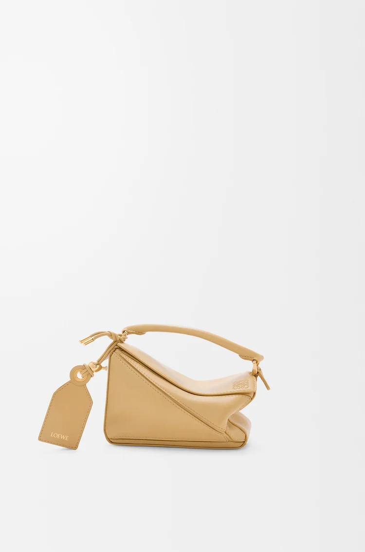 LOEWE フェザーライト パズルバッグ ミニ（ナパラム） ダークバター