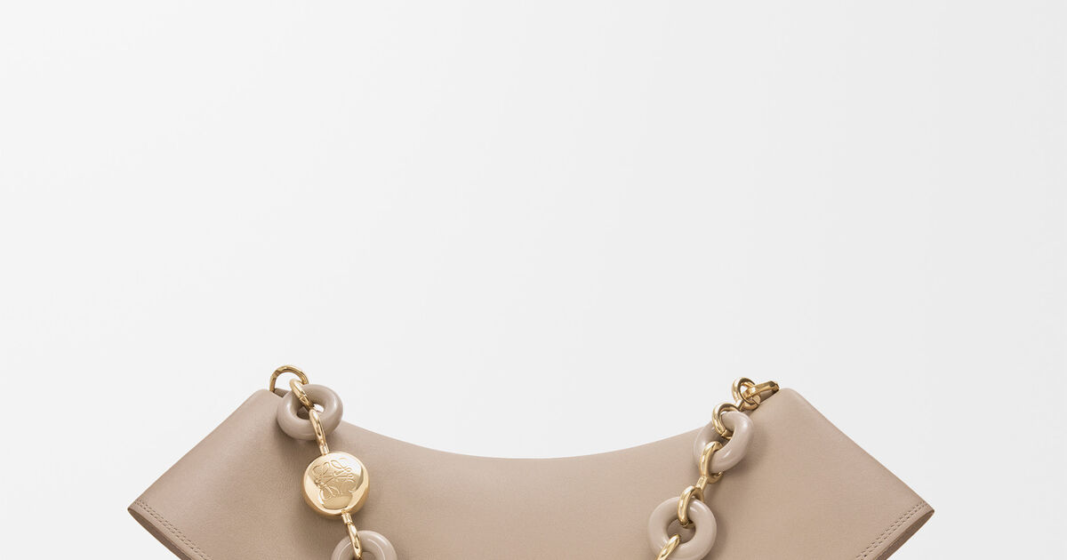 Medium Ola bag in smooth calfskin Beige - LOEWE