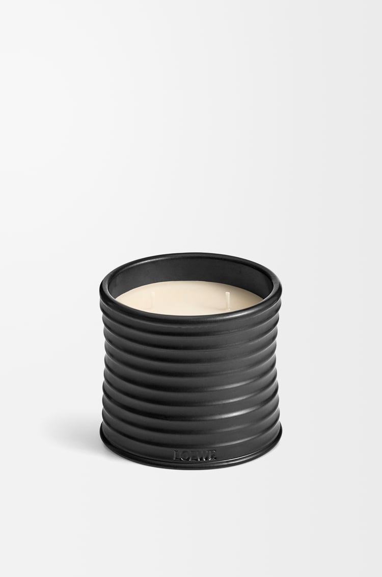LOEWE Vela mediana Roasted Hazelnut Negro