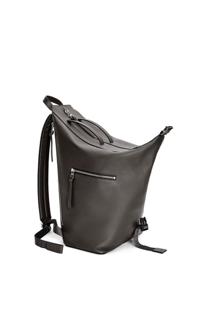 LOEWE Convertible backpack in classic calfskin 深灰色 plp_rd