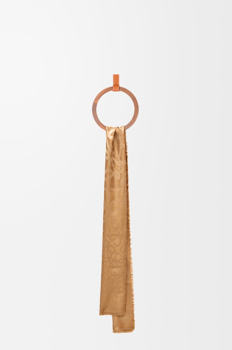 LOEWE Estola en seda y lana Camel