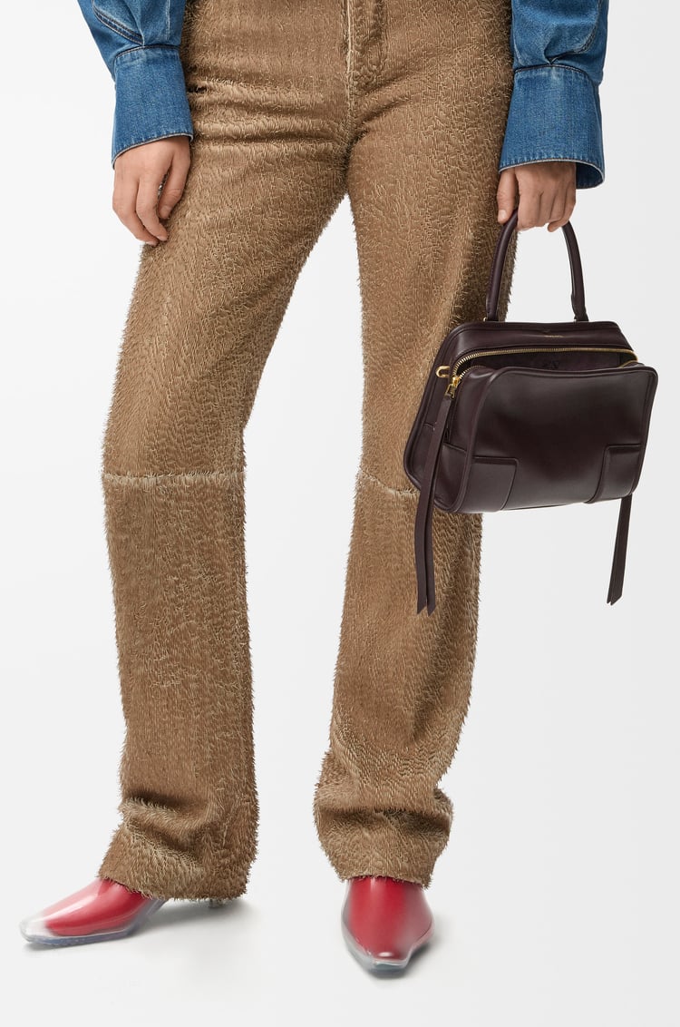 LOEWE Bolso Amazona 180 pequeño en piel de ternera suave Brownie Oscuro