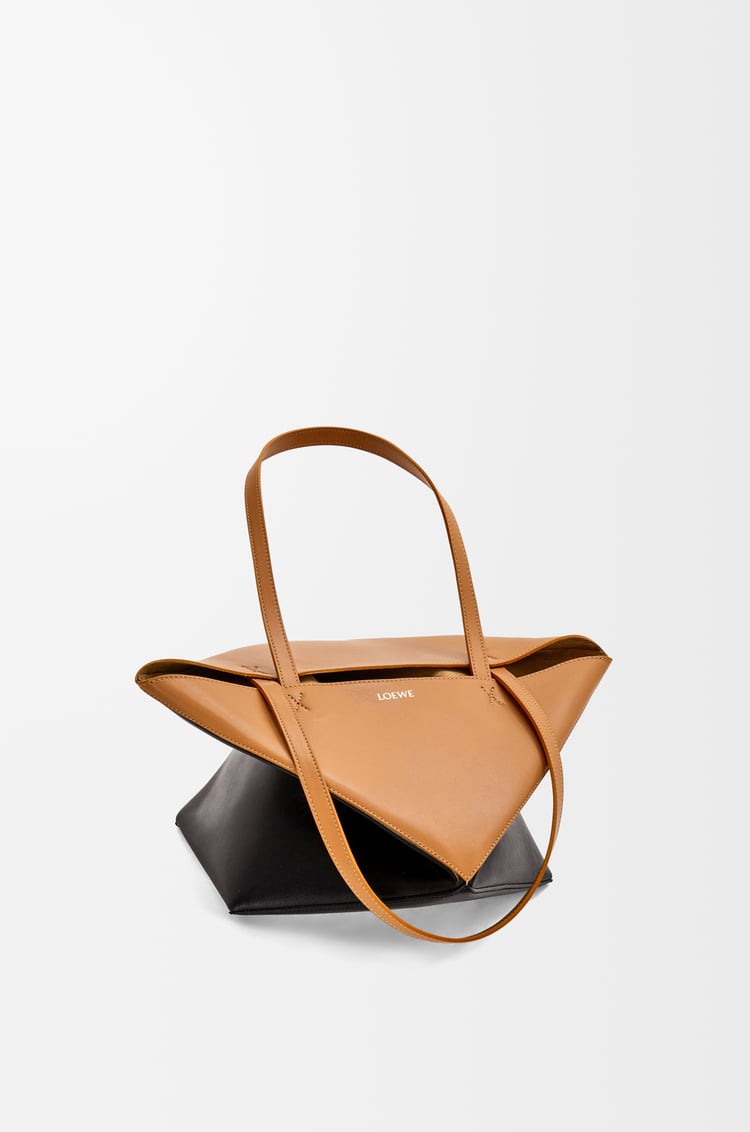LOEWE Puzzle Fold Tote in shiny calfskin Warm Desert/Black