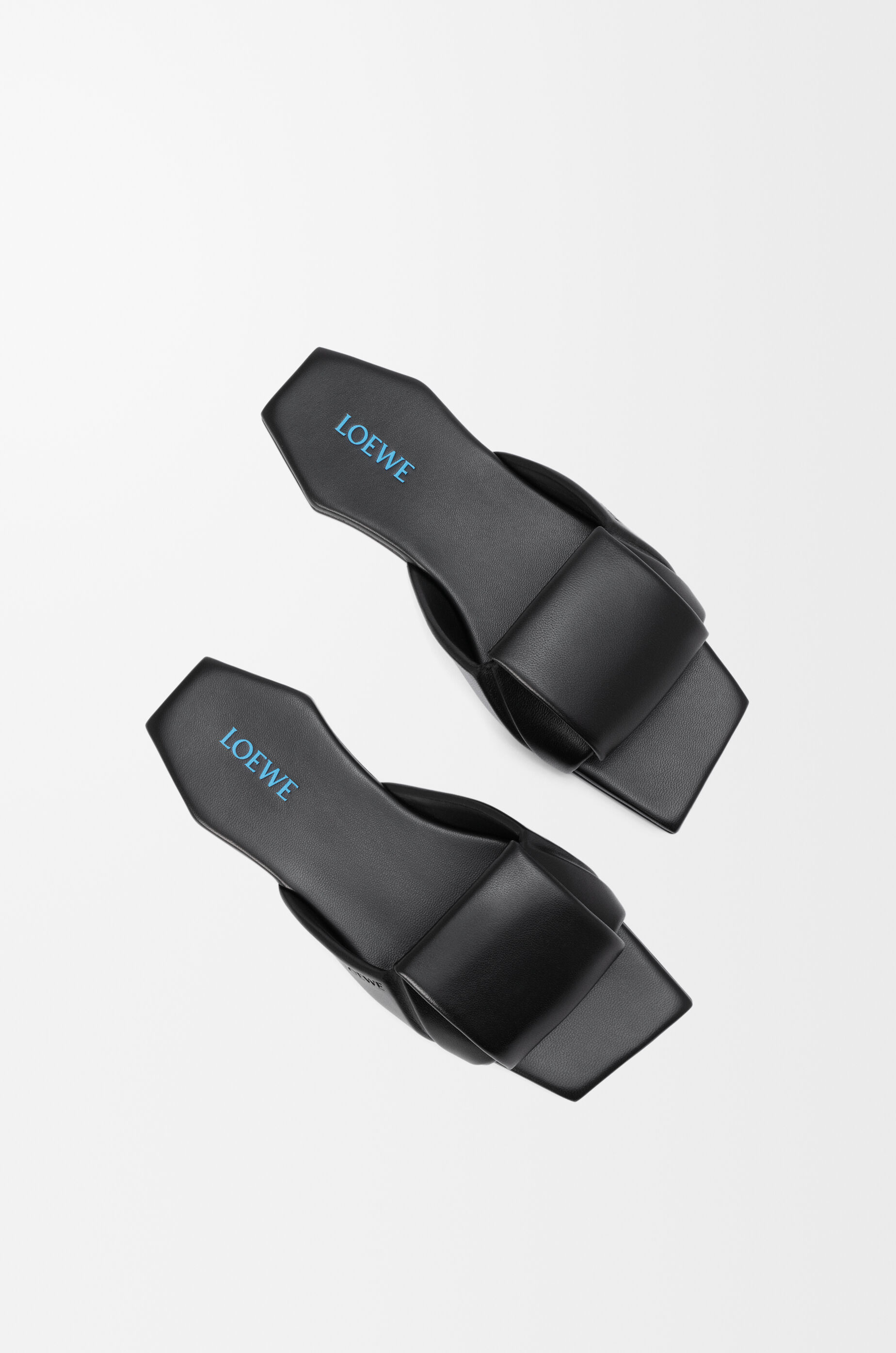 로에베 오리가미 슬라이드 (램스킨) L815465XBD-9579
