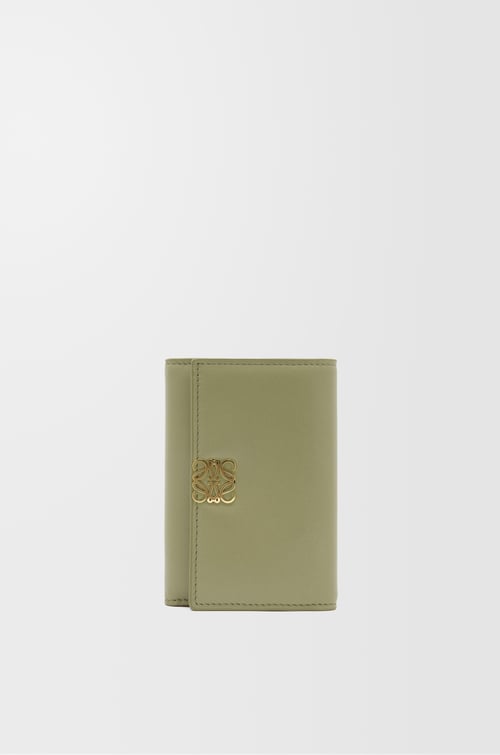 LOEWE Puffer Anagram small vertical wallet in shiny nappa calfskin Eucalyptus Green plp_rd