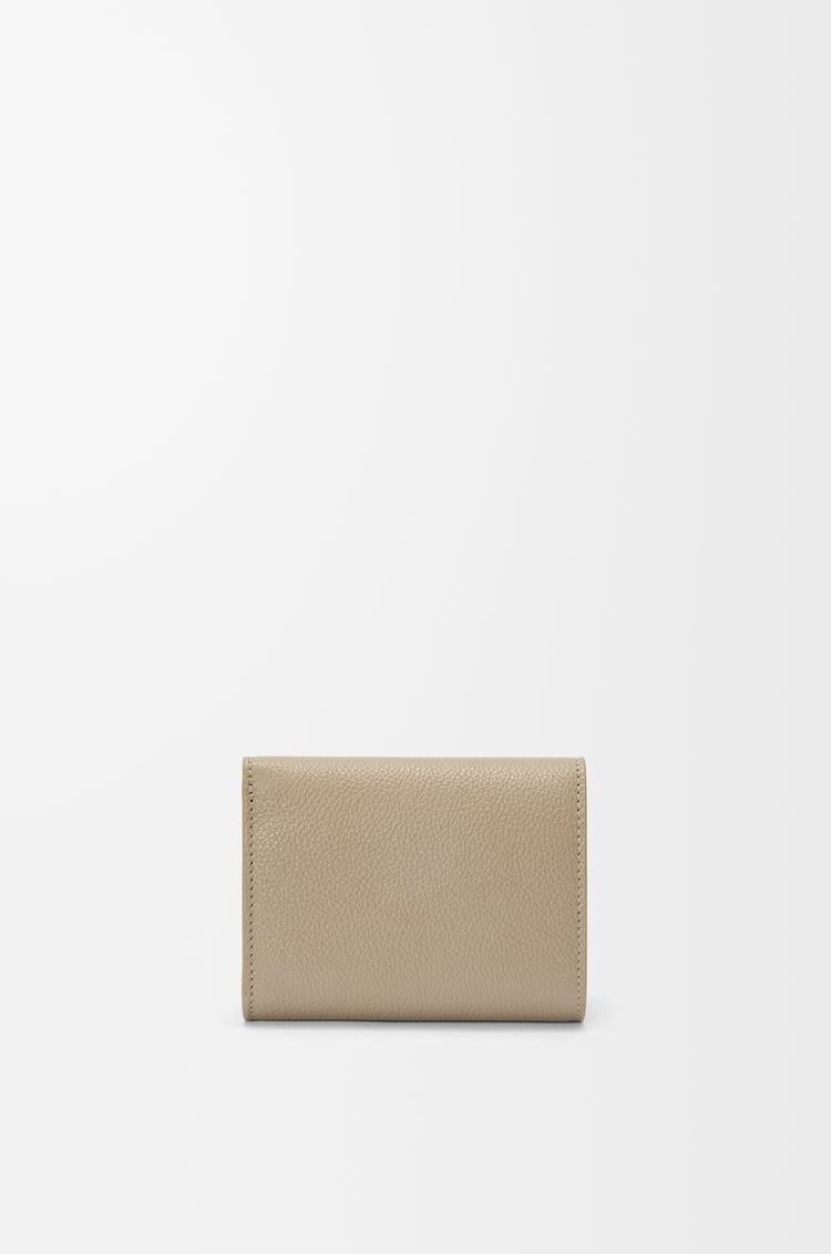 LOEWE Pebble trifold wallet in pebble grain calfskin Clay