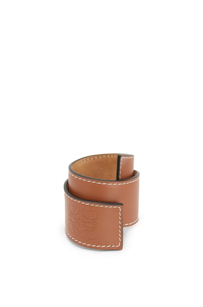 LOEWE Slap bracelet in calfskin 棕褐色 plp_rd