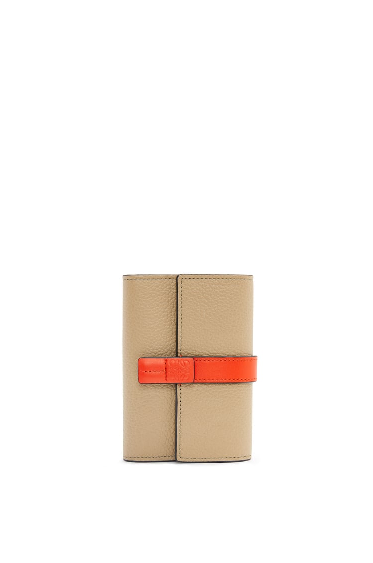 LOEWE Small vertical wallet in soft grained calfskin 黏土綠/豔橘色