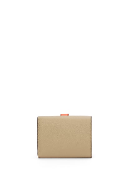 LOEWE Trifold wallet in soft grained calfskin Clay Green/Vivid Orange plp_rd