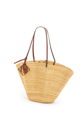 LOEWE Bolso Shell Basket en hierba de elefante y piel de ternera Natural/Color Pecana plp_rd