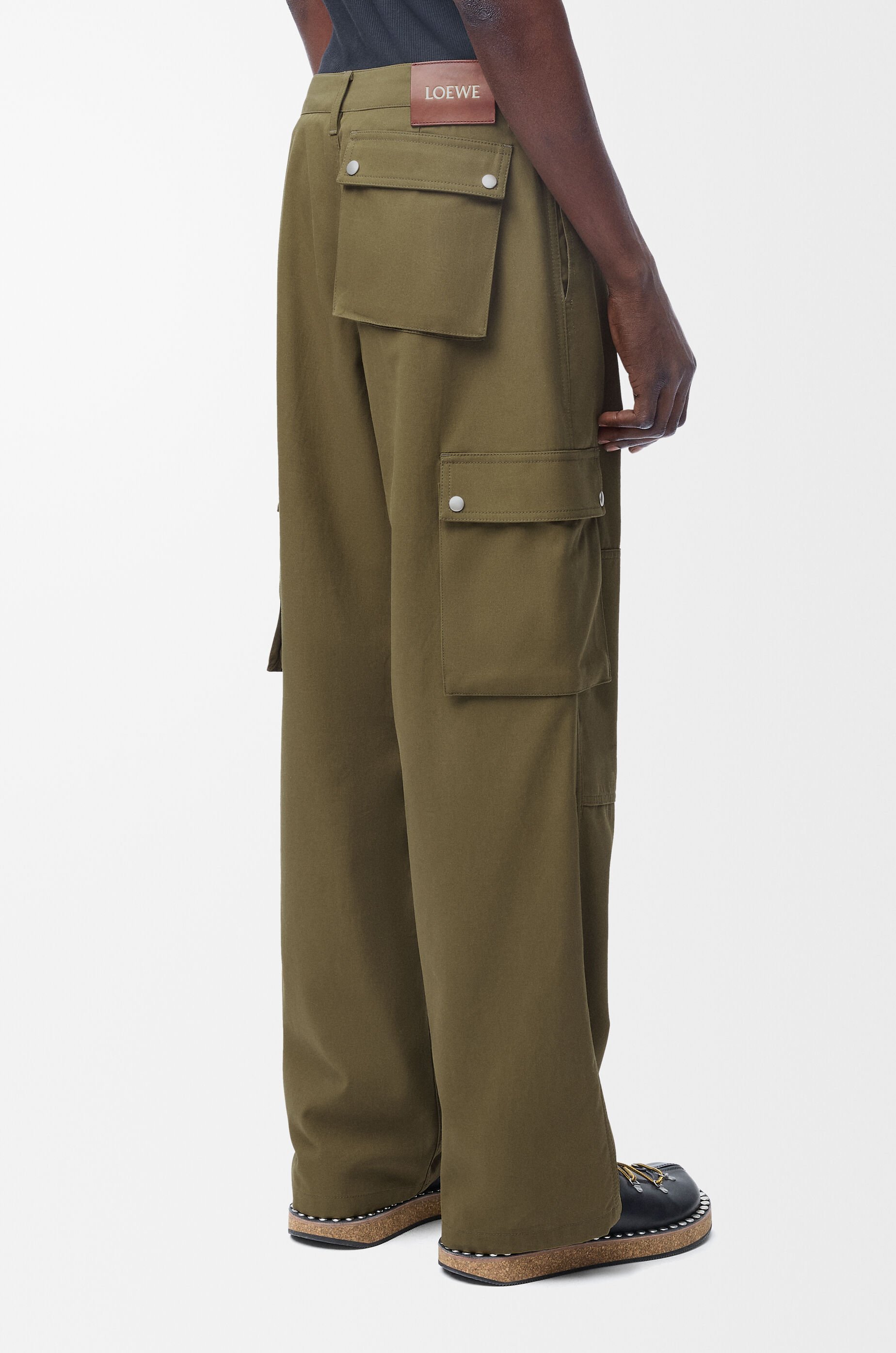 LOEWE Cotton cargo pants コットン カーゴパンツ 洗練デザイン Cotton Cargo Pants LOEWE | Blondie Shop