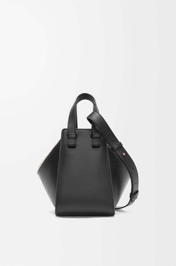 LOEWE Bolso Hammock Compact en piel de ternera y lona Negro