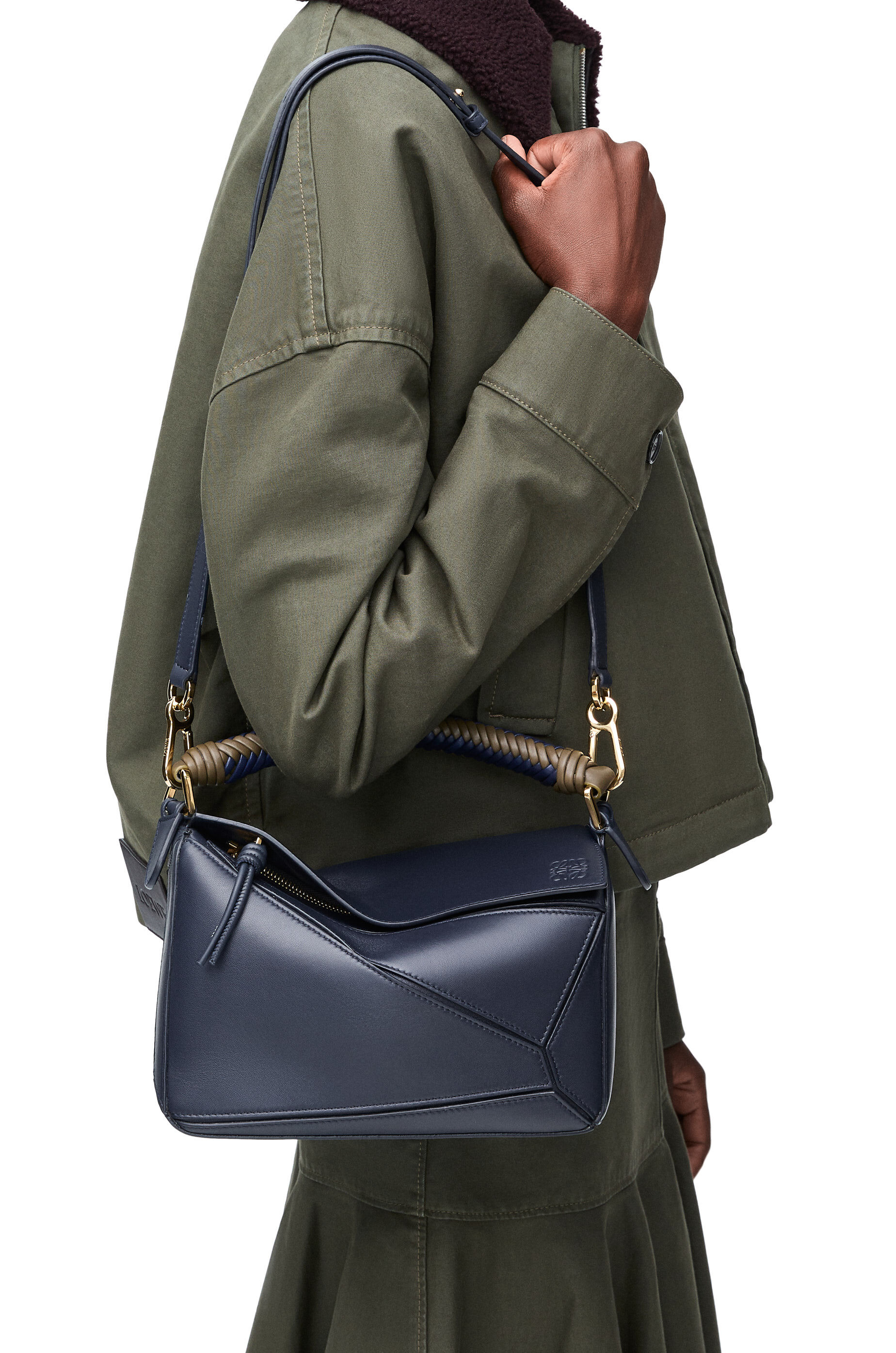 パズルバッグ スモール（スムースカーフ） ダークインク/ダークカーキグリーン - LOEWE