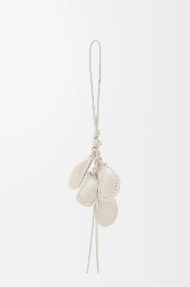 LOEWE Charm de multiconchas en piel Blanco